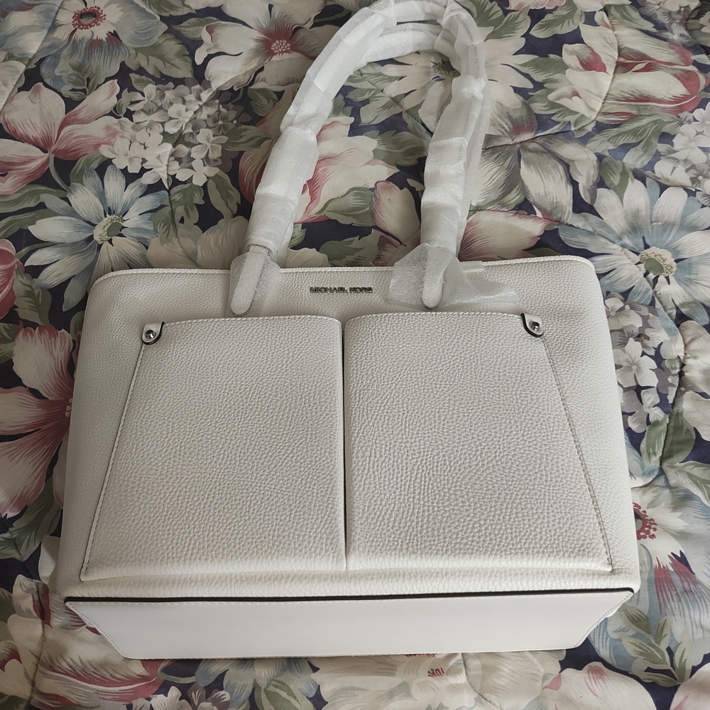 Michael Kors White Tote Bag - Picture 2 of 9